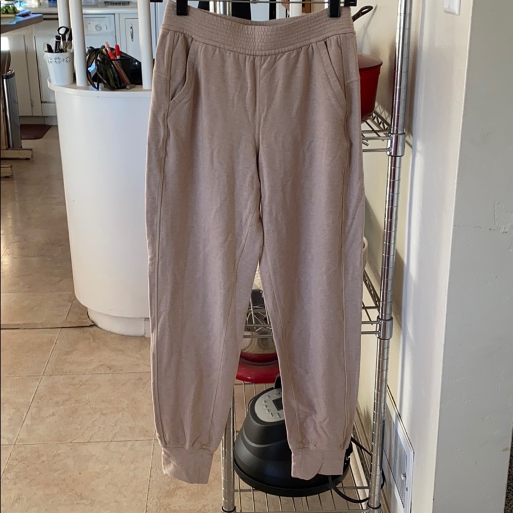 EUC Lululemon joggers. Size 6. Super soft